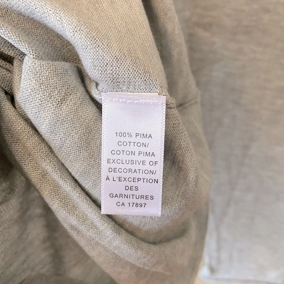 Banana REPUBLIC V Neck Grey Cardigan Pleated Accent NWT Womens Small. - Picture 6 of 7